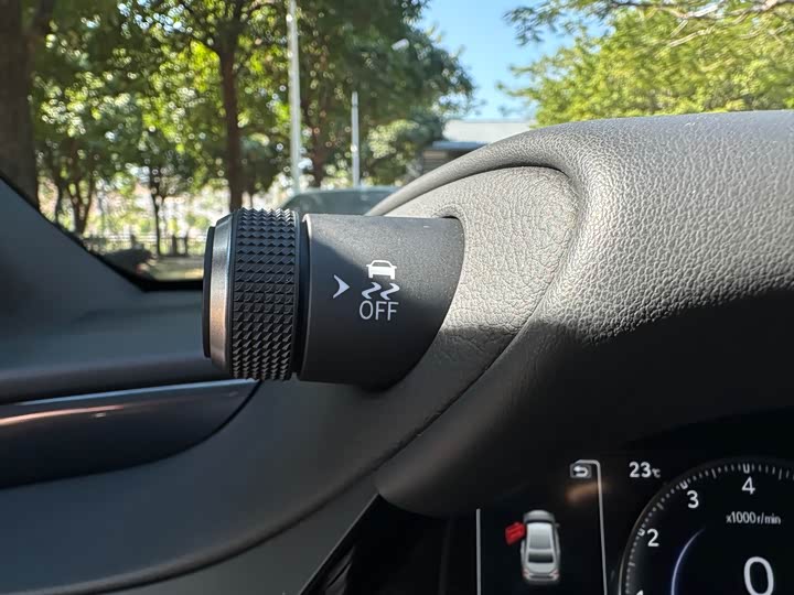 Фото 20 - Lexus ES