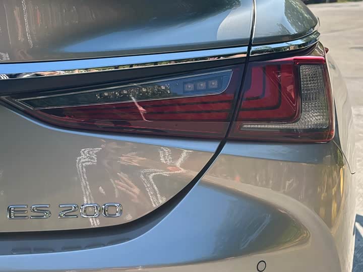 Фото 26 - Lexus ES