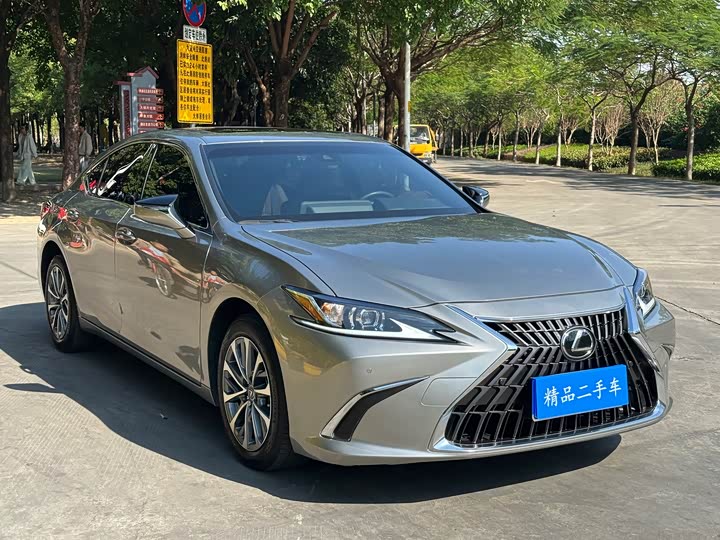 Фото 3 - Lexus ES