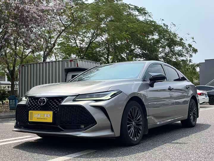 Фото 1 - Toyota Avalon