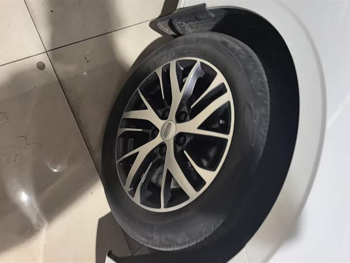 Фото 6 - Geely Emgrand