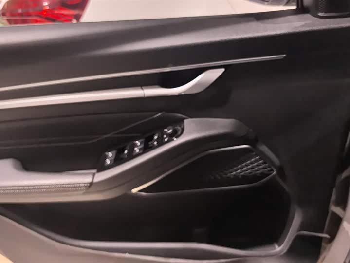 Фото 7 - Geely Emgrand