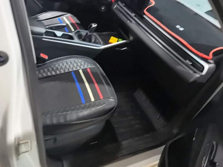 Фото 8 - Geely Emgrand