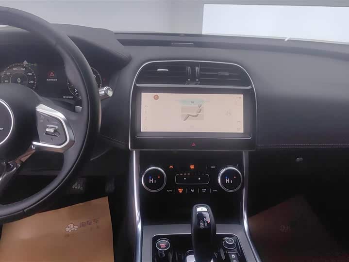 Фото 13 - Jaguar XE L