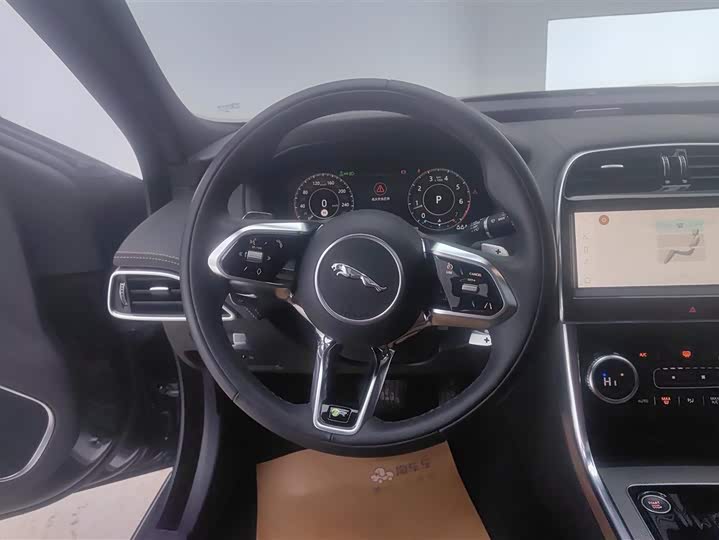 Фото 15 - Jaguar XE L