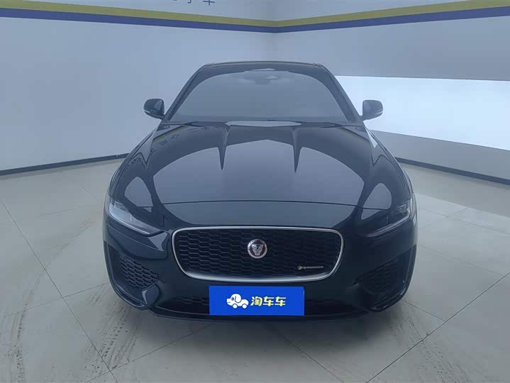 Фото 2 - Jaguar XE L