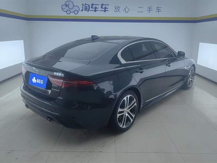 Фото 3 - Jaguar XE L