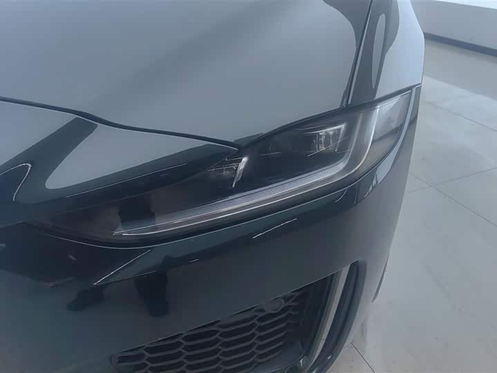 Фото 5 - Jaguar XE L