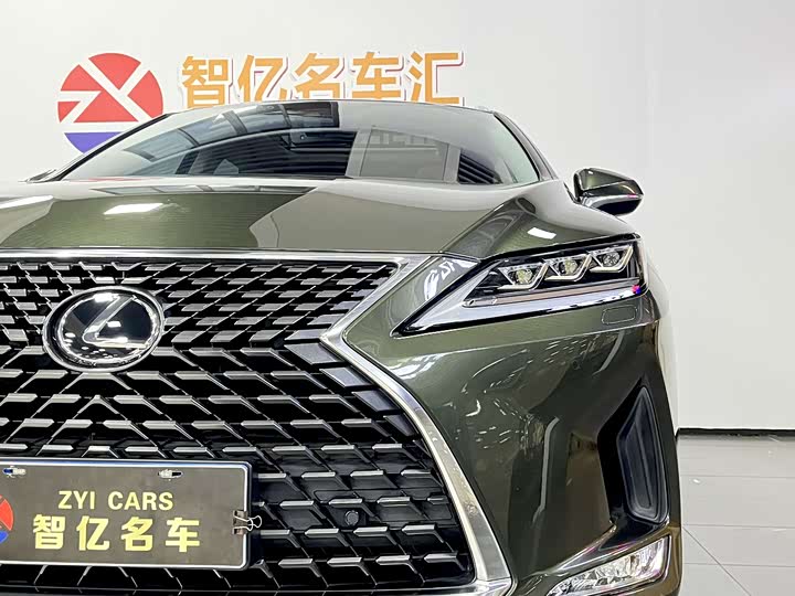 Фото 12 - Lexus RX