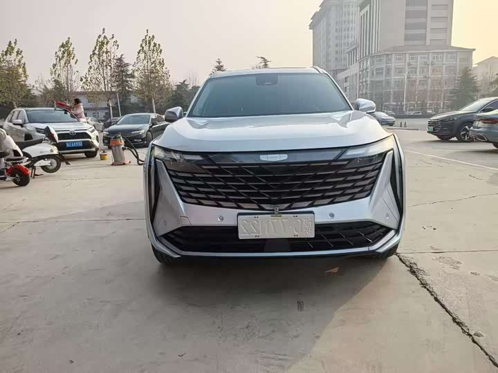 Фото 2 - Geely Atlas L