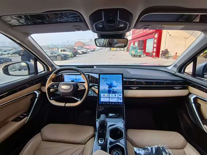 Фото 4 - Geely Atlas L