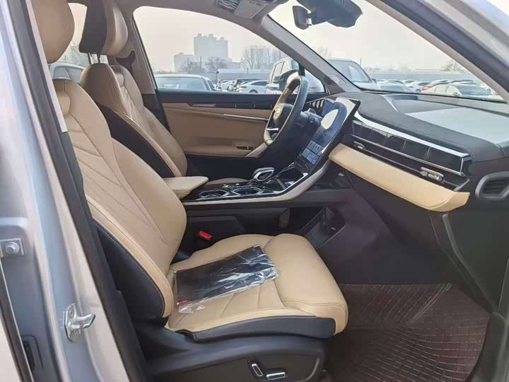 Фото 5 - Geely Atlas L