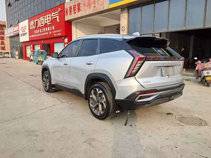 Фото 9 - Geely Atlas L