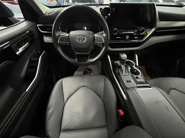 Фото 11 - Toyota Highlander