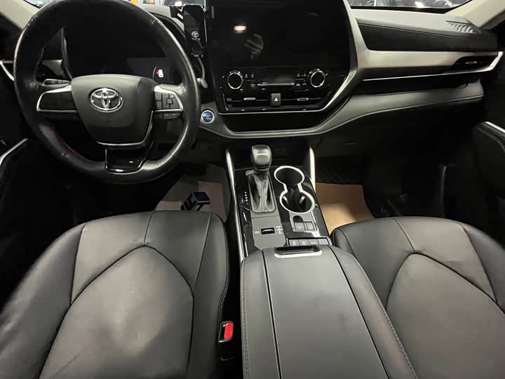 Фото 12 - Toyota Highlander