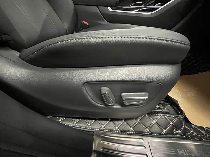 Фото 14 - Toyota Highlander