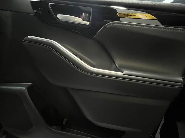 Фото 15 - Toyota Highlander