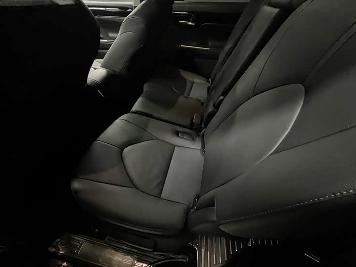 Фото 16 - Toyota Highlander