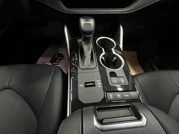 Фото 17 - Toyota Highlander