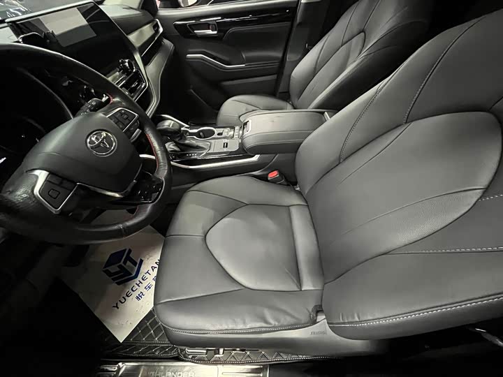 Фото 7 - Toyota Highlander