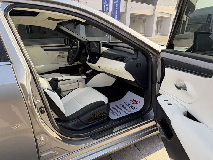 Фото 11 - Lexus ES