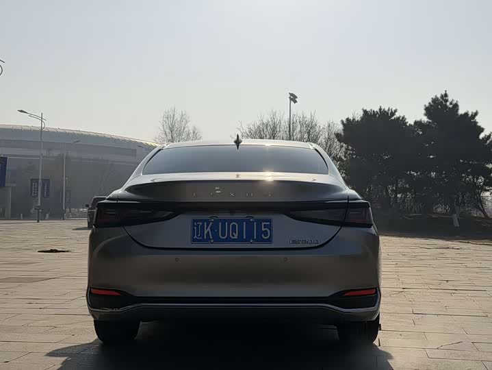 Фото 5 - Lexus ES