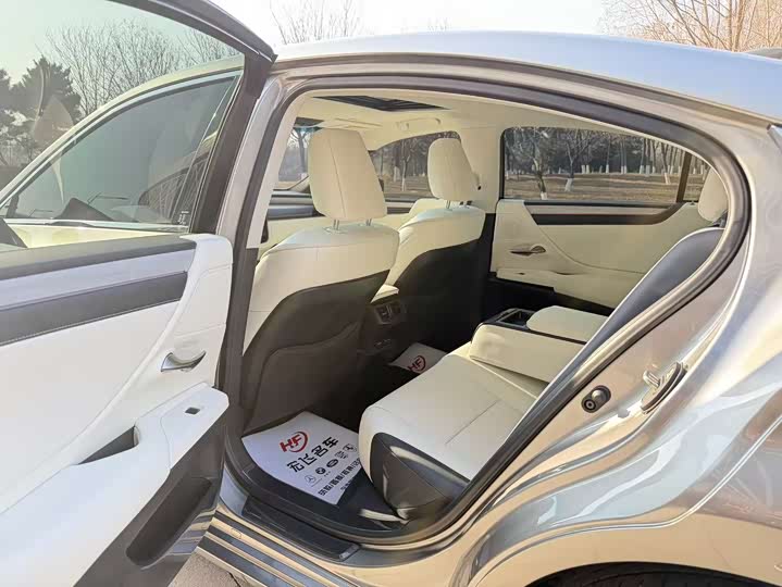 Фото 7 - Lexus ES