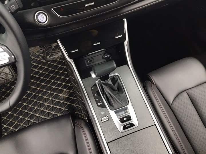 Фото 13 - Changan CS75