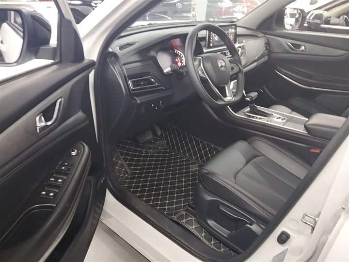 Фото 15 - Changan CS75