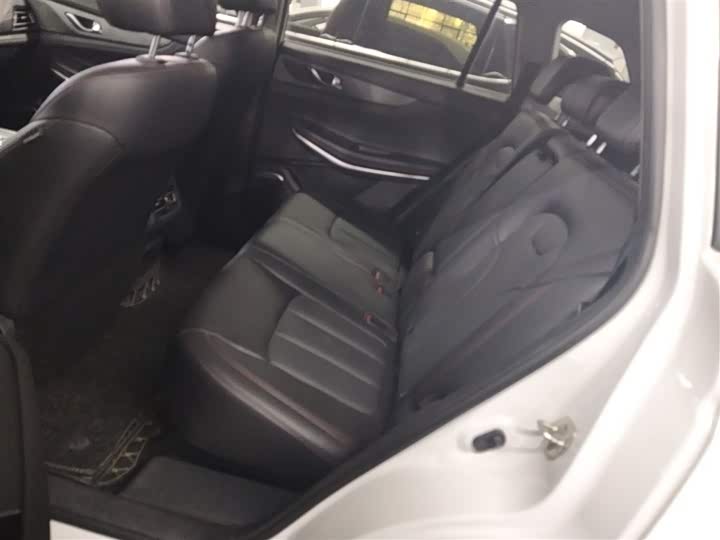 Фото 16 - Changan CS75