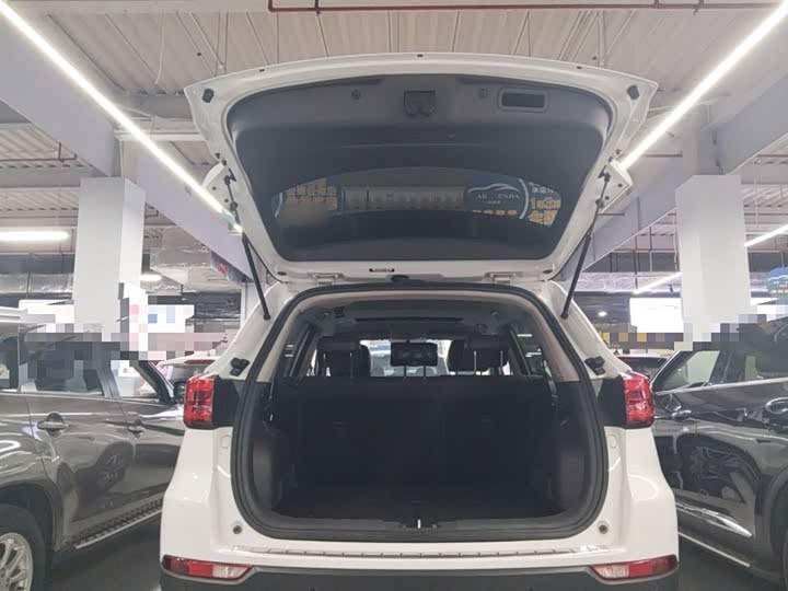 Фото 18 - Changan CS75