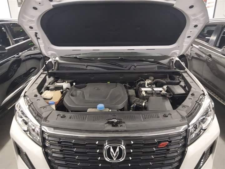 Фото 19 - Changan CS75