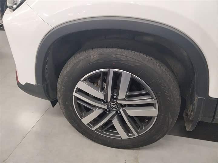 Фото 22 - Changan CS75