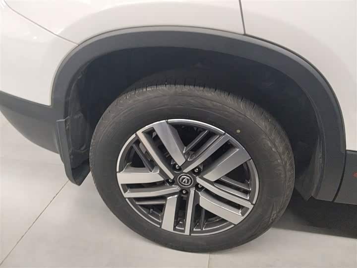 Фото 25 - Changan CS75