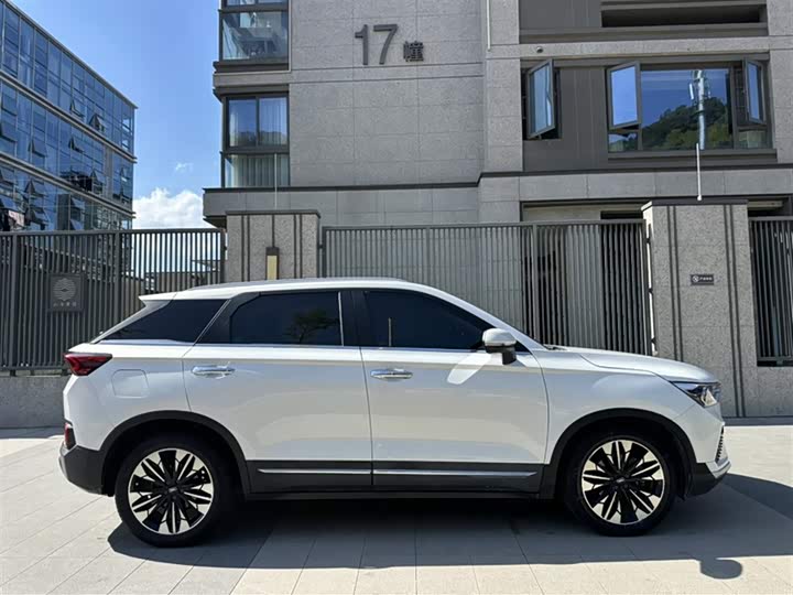 Фото 5 - Bestune T77