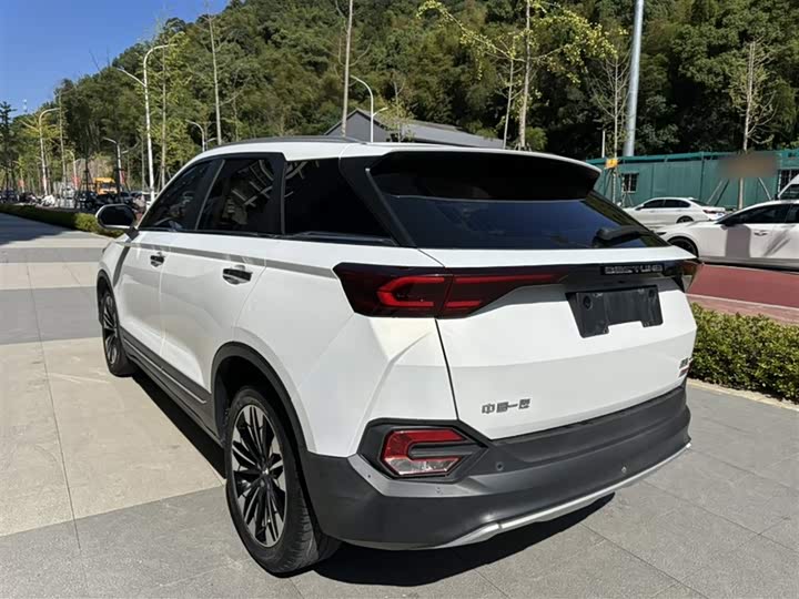 Фото 6 - Bestune T77