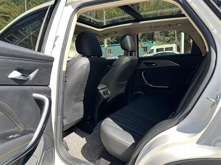 Фото 9 - Bestune T77