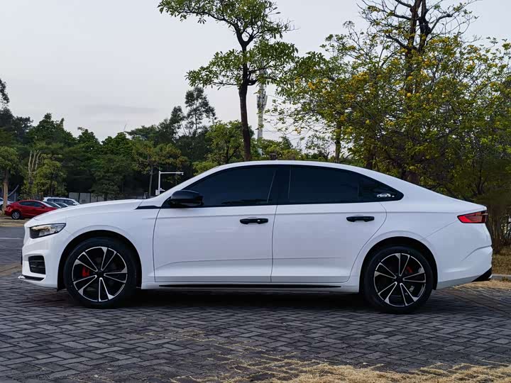 Фото 4 - Geely Preface