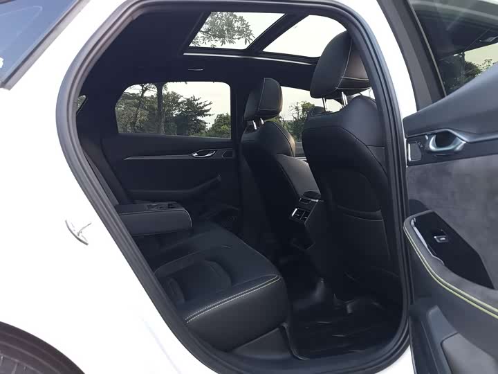 Фото 8 - Geely Preface