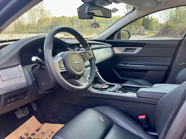 Фото 4 - Jaguar XF L