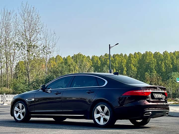 Фото 7 - Jaguar XF L