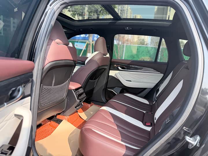 Фото 11 - Geely Monjaro