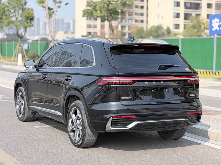 Фото 14 - Geely Monjaro