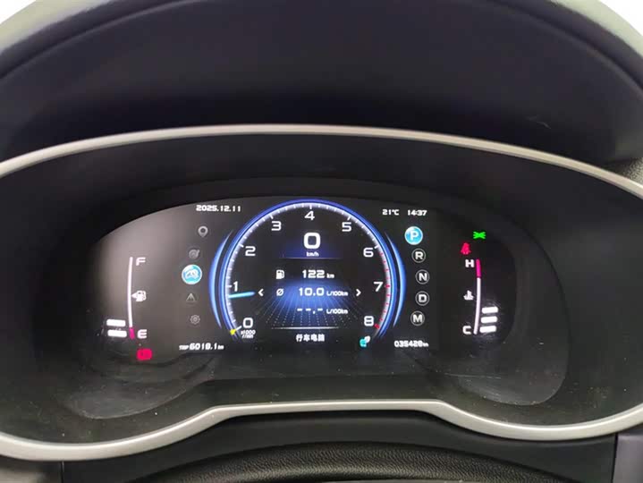 Фото 14 - Geely Atlas