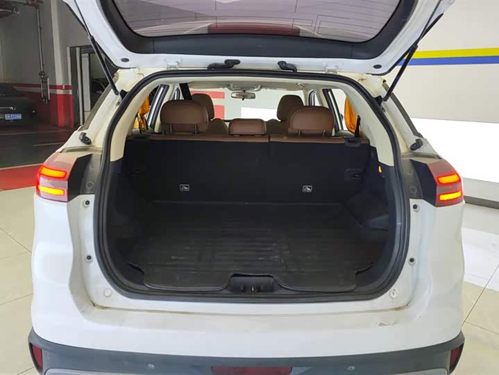 Фото 4 - Geely Atlas