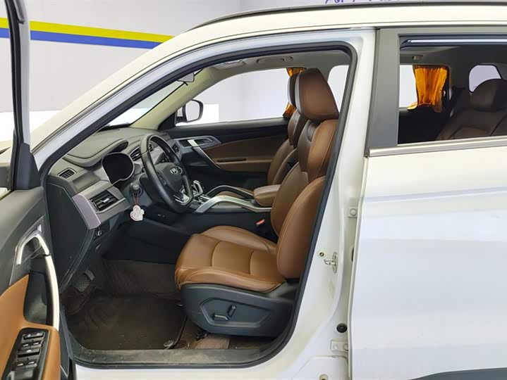 Фото 9 - Geely Atlas