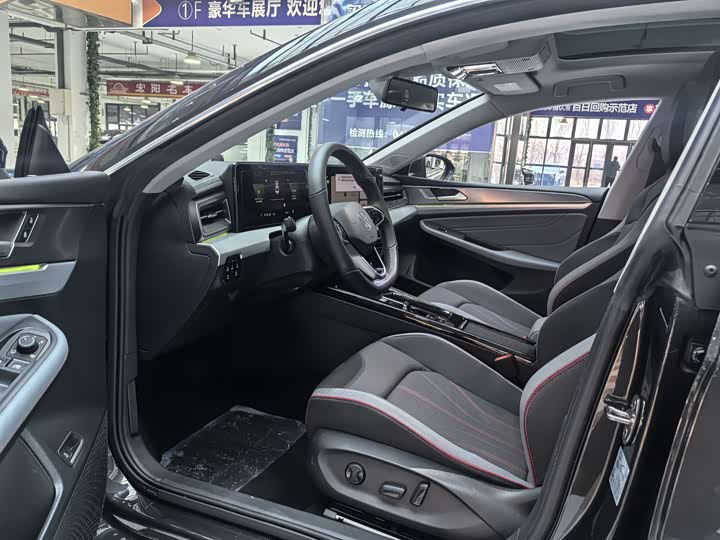 Фото 9 - Volkswagen Lamando L