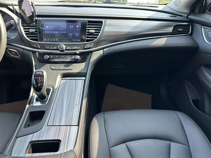 Фото 17 - Buick LaCrosse