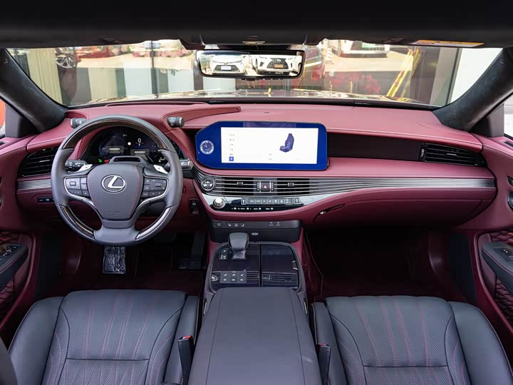 Фото 12 - Lexus LS