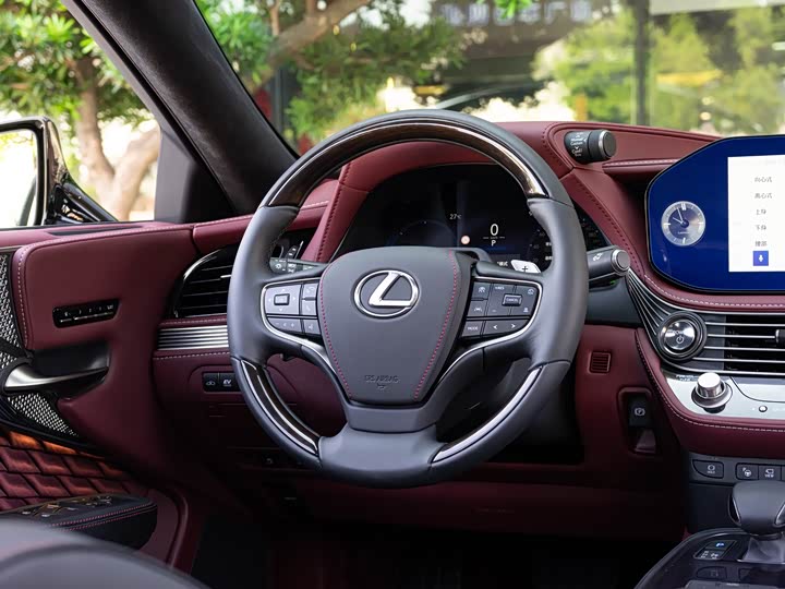 Фото 13 - Lexus LS